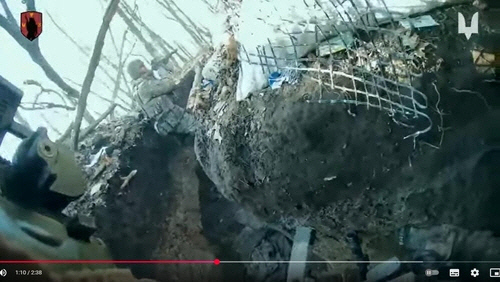 북한군과 교전하는 우크라이나군. [우크라이나 특수부대 유튜브 캡처]